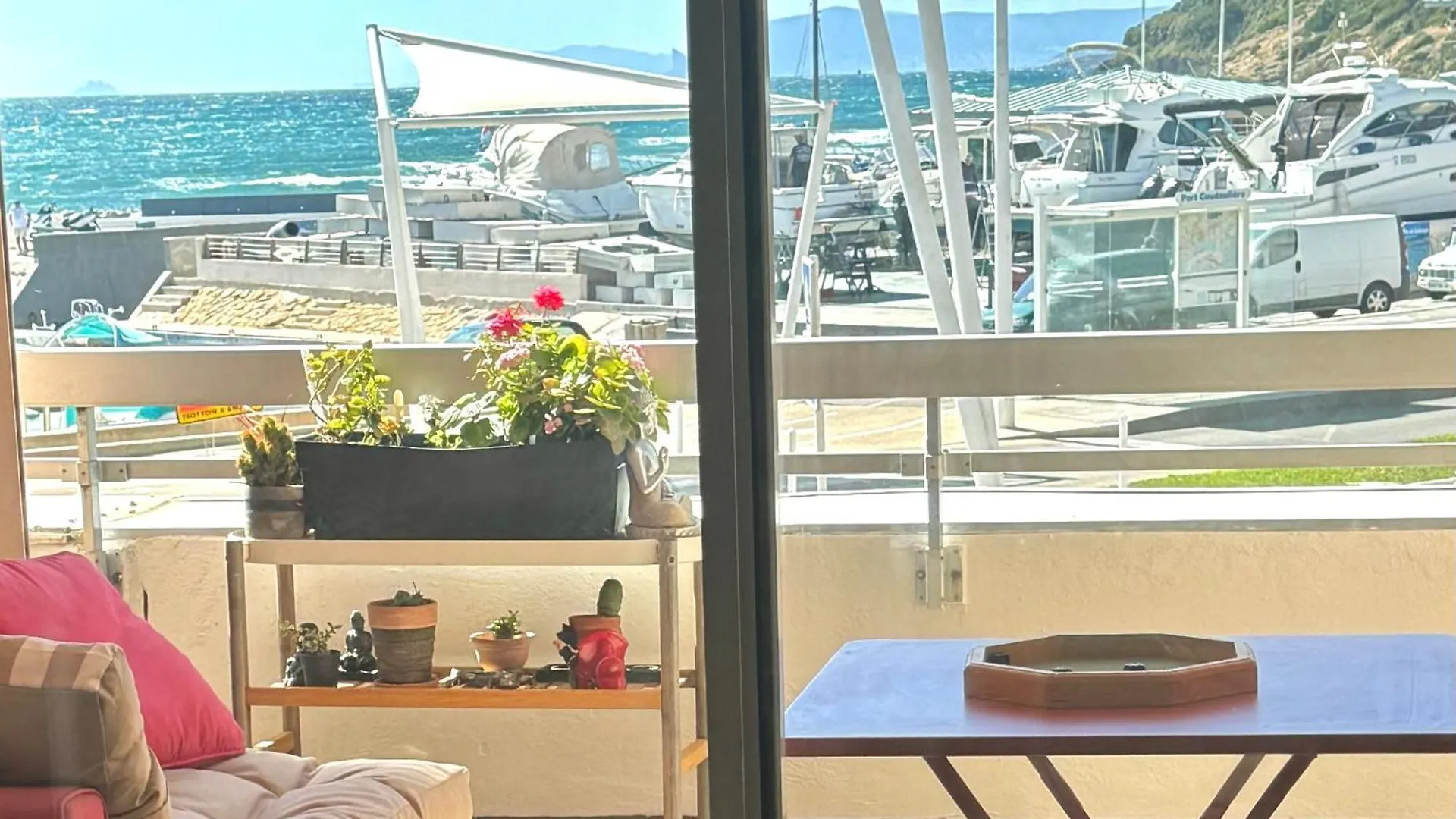 Appartement En Face Mer contacts